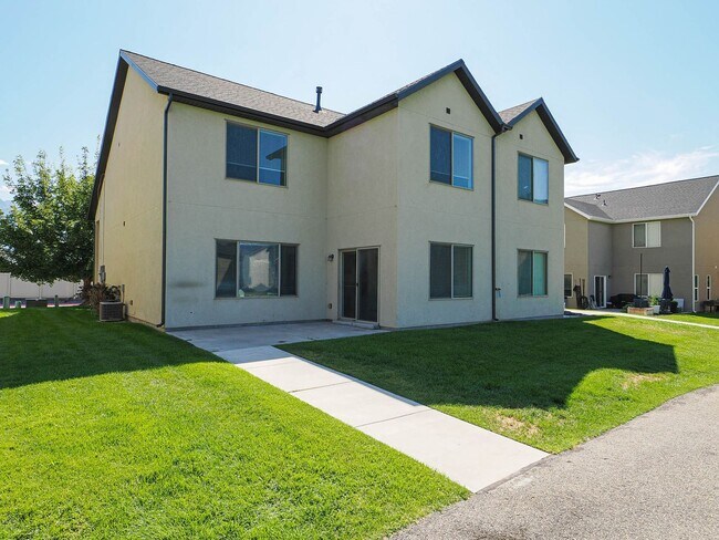 Building Photo - Beautiful 3-Bed, 2-Bath Townhome in Americ...