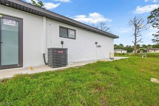 Building Photo - 541 Chalet Ave S