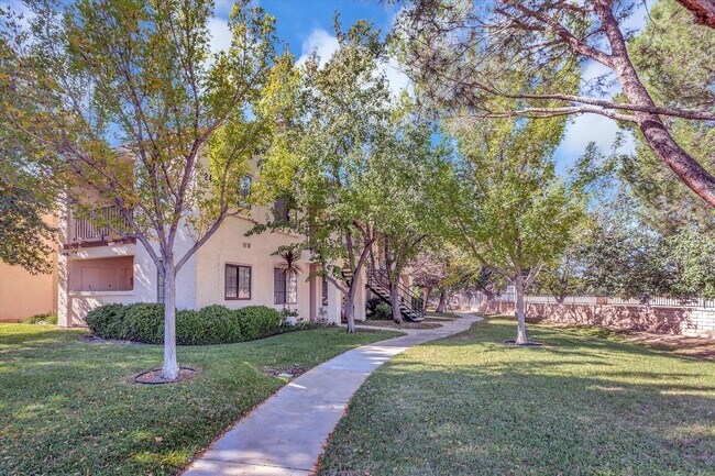 Building Photo - 2554 Olive Dr