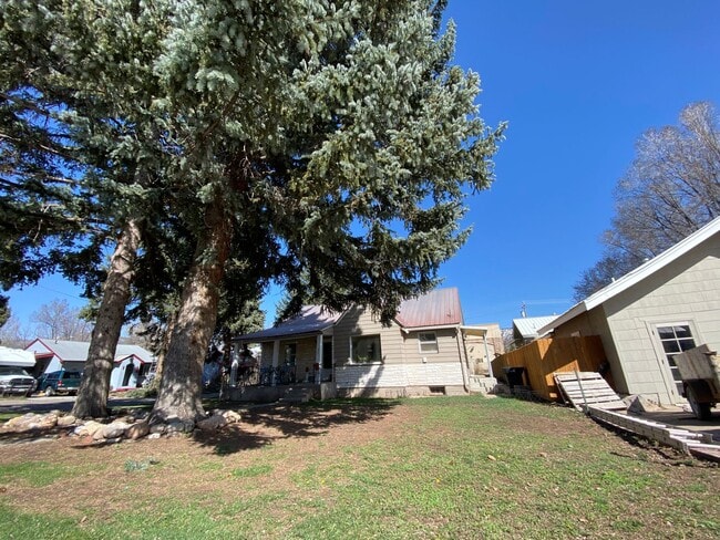 Building Photo - Quiet Corner Lot House with Large Backyard