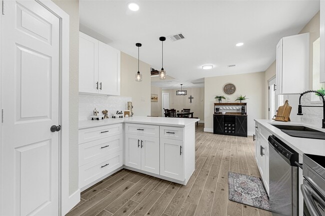 Building Photo - 4802 Hickorygate Dr