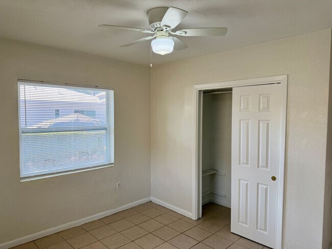 Building Photo - Amazing 2/1 so Close to the Ocean that you...