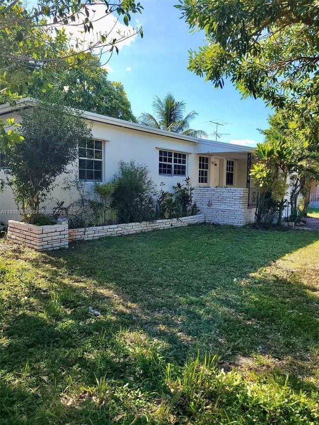 Building Photo - 15800 NE 15th Ave