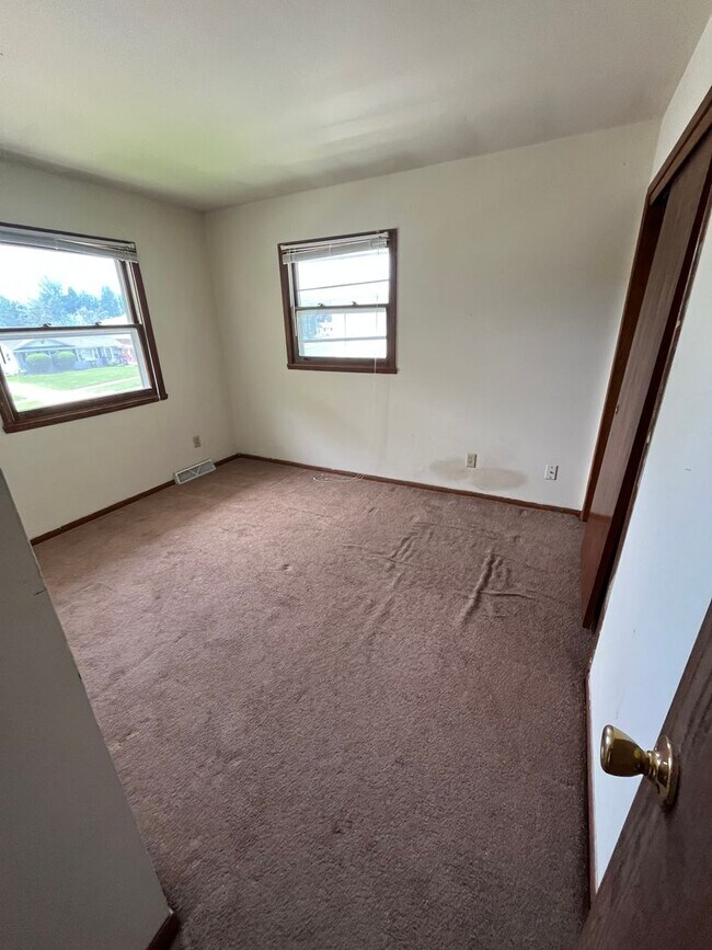 Building Photo - 242