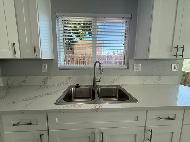 Building Photo - NewB SDS T 3634