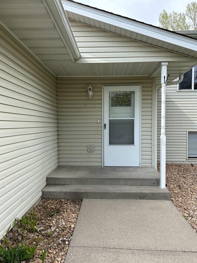 Building Photo - 9059 Oriole Ln