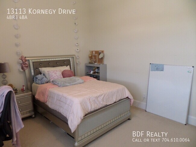 Building Photo - 13113 Kornegy Dr