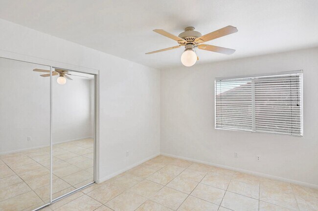 Building Photo - Beautiful 4 Bedroom Henderson Home