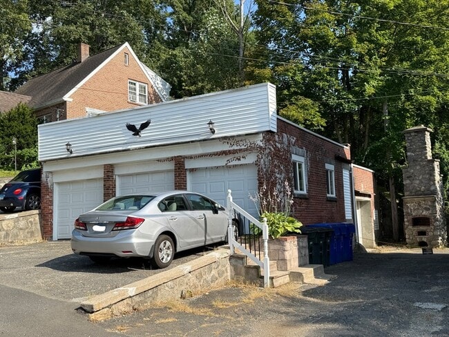 Building Photo - 89 Hillside Ave