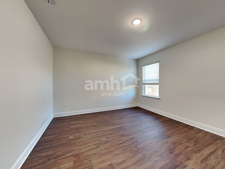 Building Photo - 12204 Golden Farm Ln