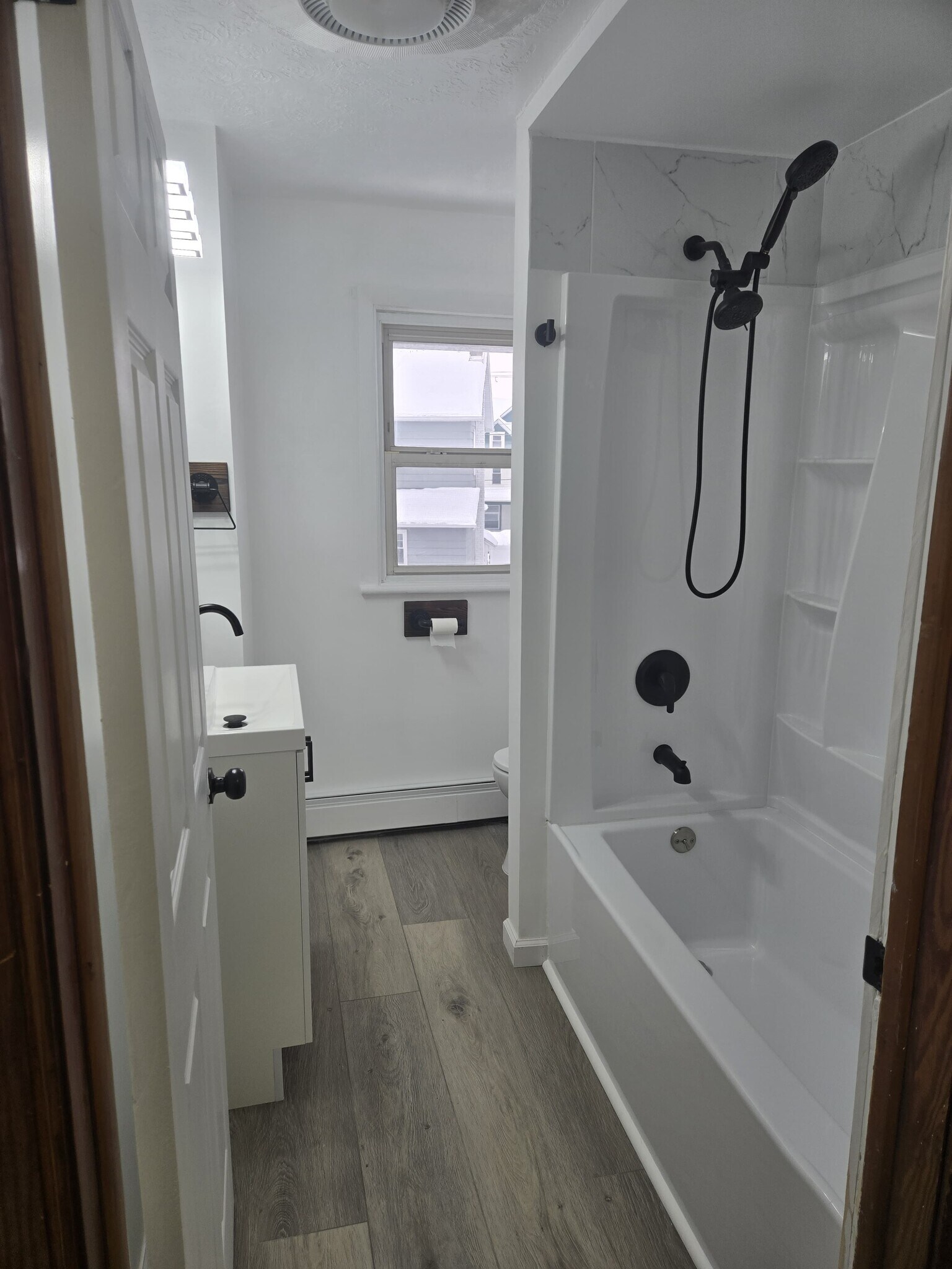 Building Photo - 146 William St