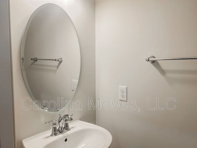 Building Photo - 415 Huntingdale Pl