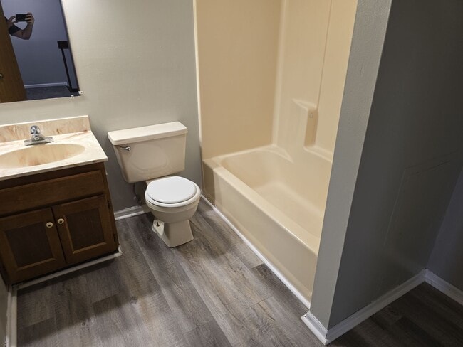 Building Photo - Welcome Home to Lagrange Living