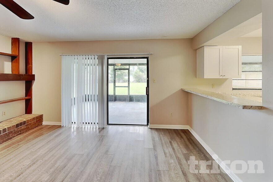 Building Photo - 1311 Corner Oaks Dr