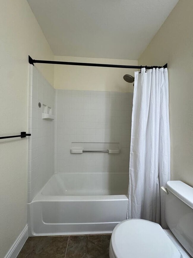 Building Photo - Beautiful home located in a desirable Rose...