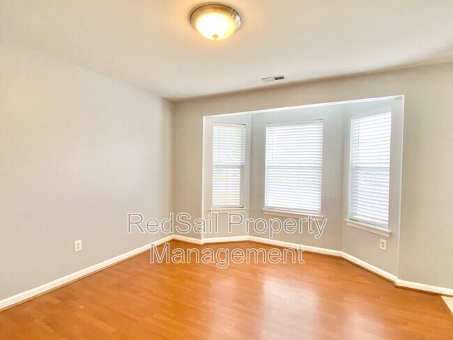 Building Photo - 926 Woodcreek Dr