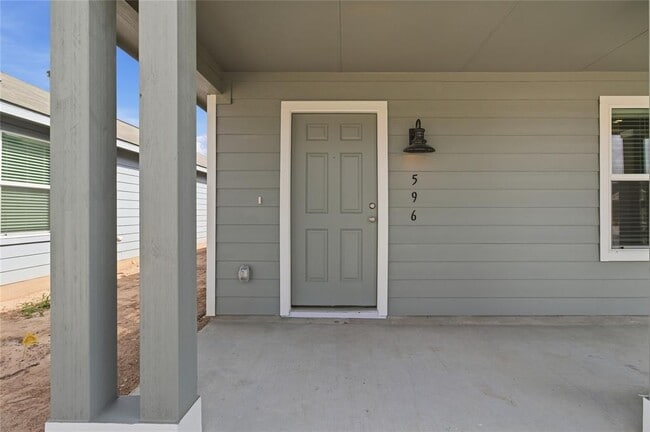 Building Photo - 596 Sormonne Lp