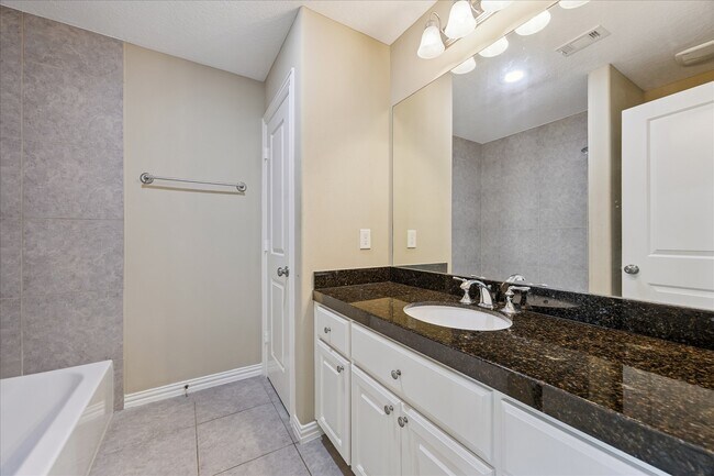 Building Photo - 14450 Kingston Cove Ln