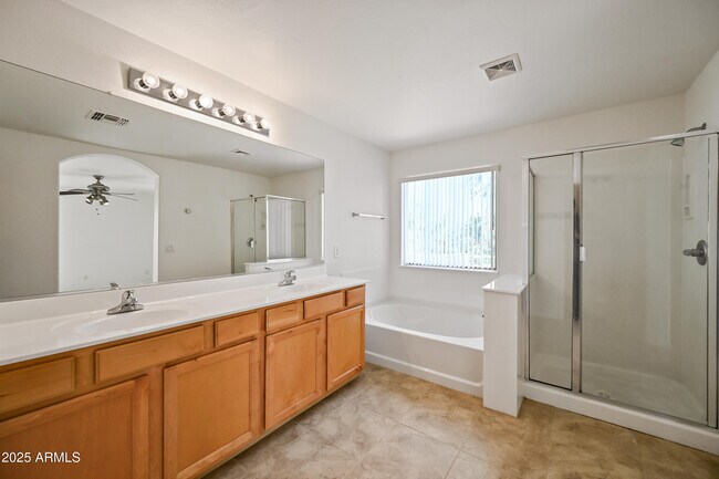 Building Photo - 1483 E Mia Ln