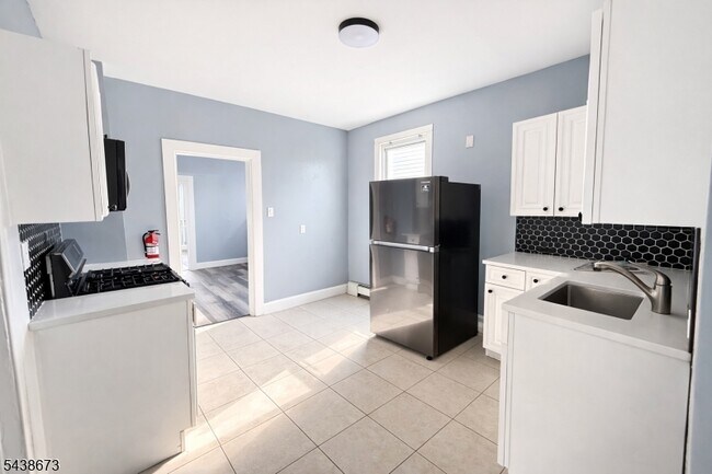 Building Photo - 204 DeMott Ave