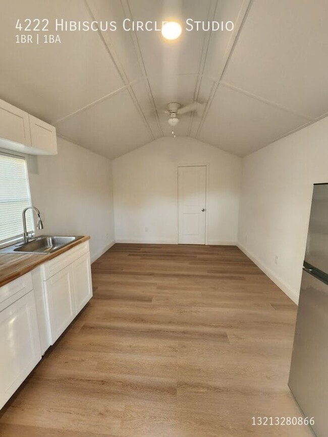 Building Photo - 4222 Hibiscus Cir