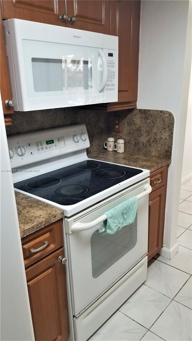 Building Photo - 9723 SW 138th Ave