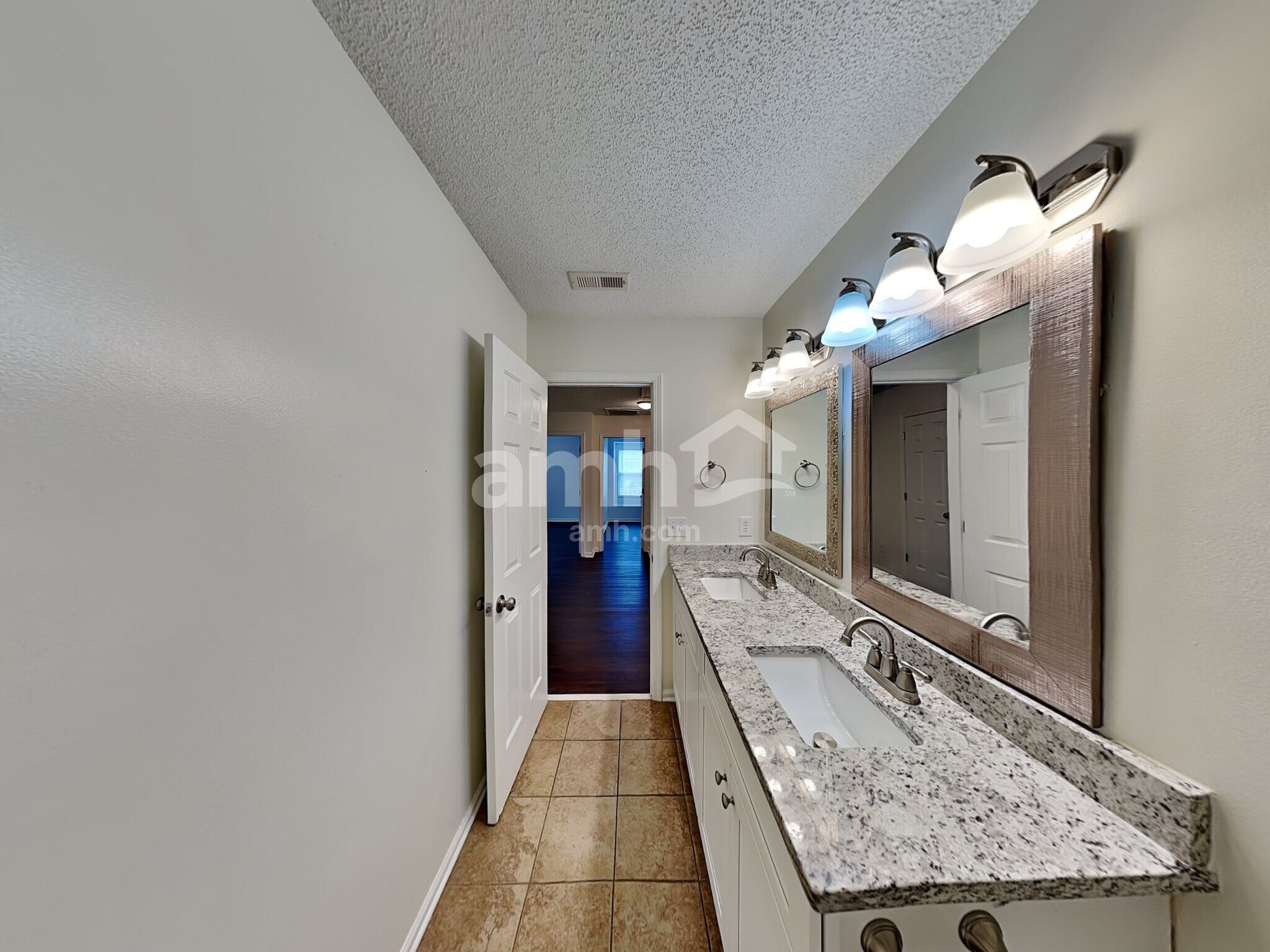 Building Photo - 2116 Maple Tree Ct
