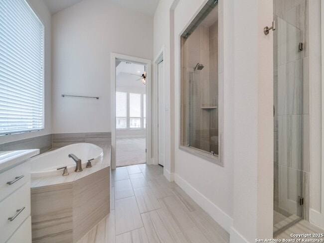 Building Photo - 122 Wildrose Hill Dr