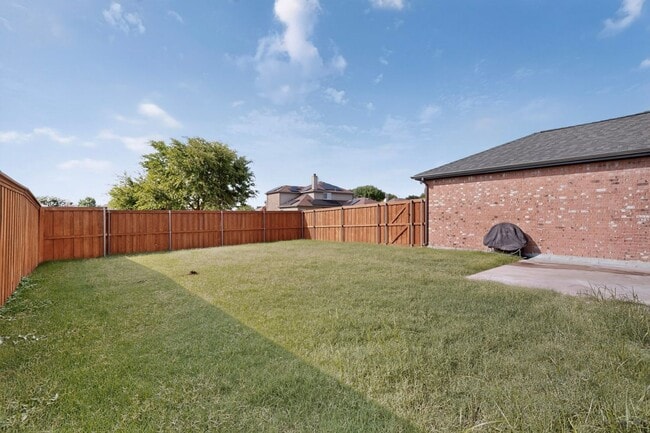 Building Photo - Spacious 4-Bedroom Home with Bonus Room and Large Backyard in Caruth Lake