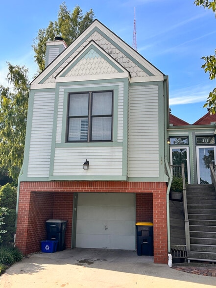 Building Photo - 123 E 29th St