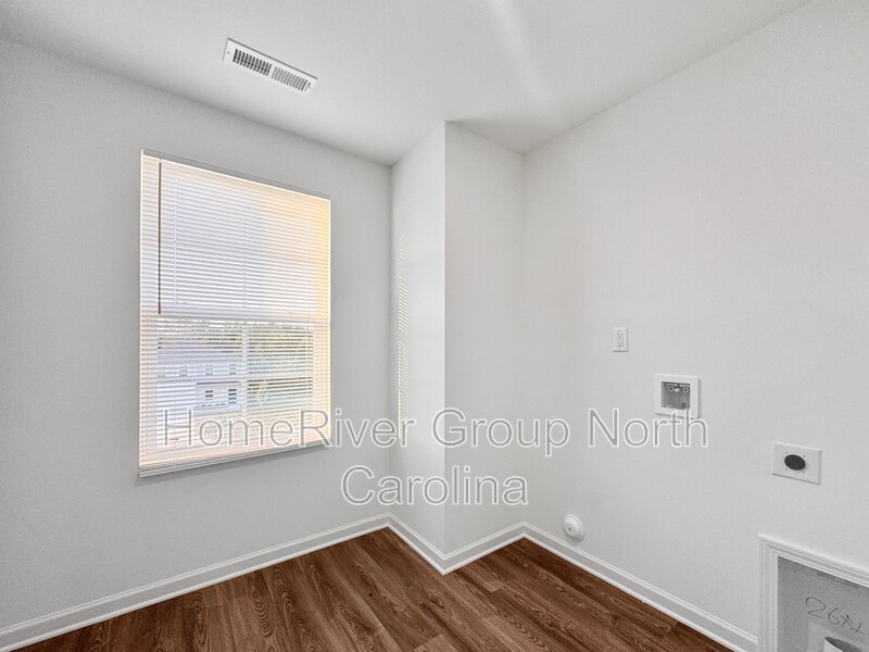 Building Photo - 175 Pine Needle Dr
