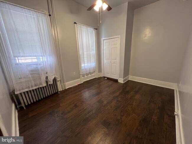 Building Photo - 521 S 41st St