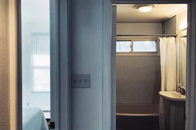 Building Photo - 203 Buena Vista Dr