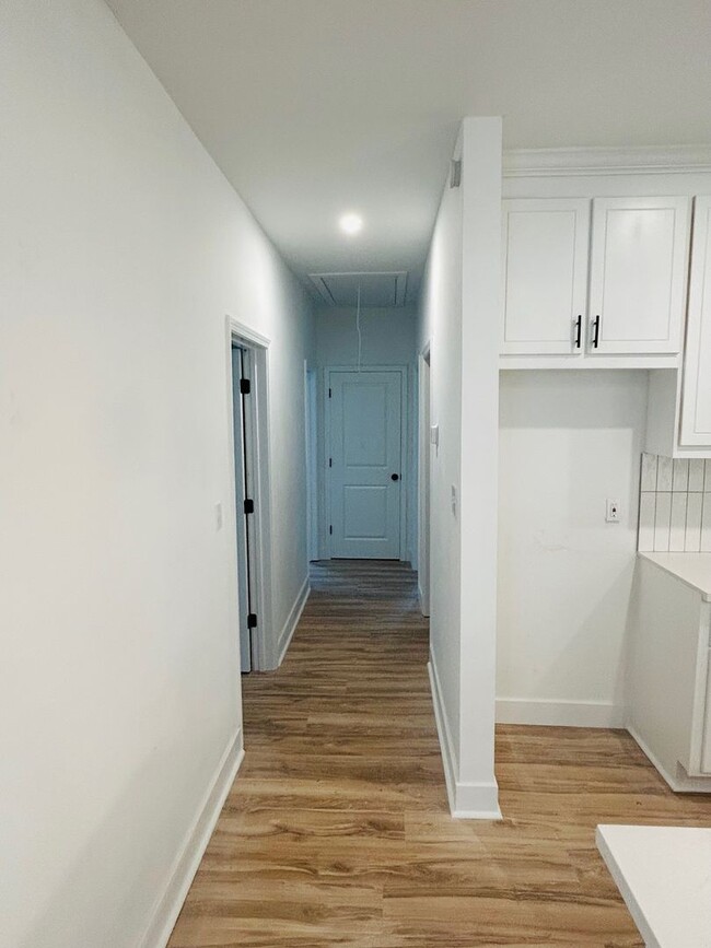 Building Photo - This 3 bed / 2 bath in Fondren is ready fo...