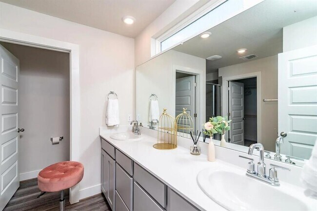 Building Photo - 7501 Travertine Spring Dr