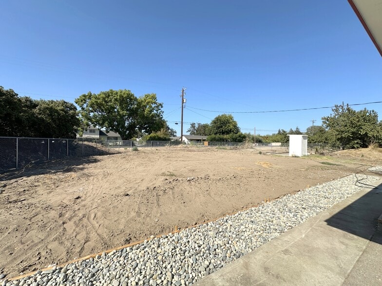 Building Photo - 15050 Cottage Ave