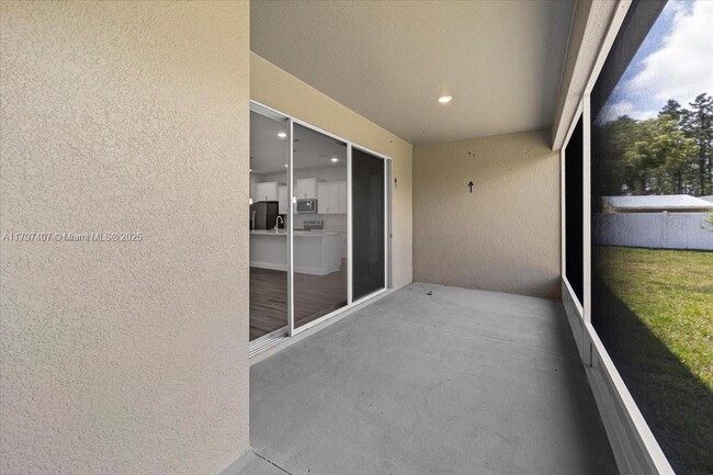 Building Photo - 11 Burgundy Pl