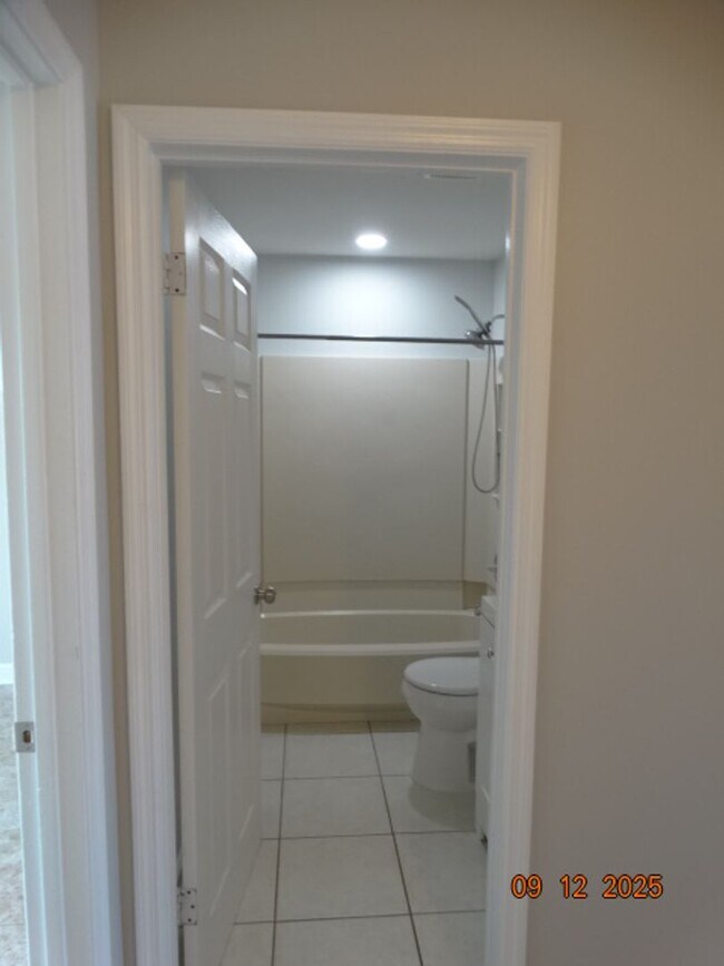 Building Photo - 1325 Greendale Ave