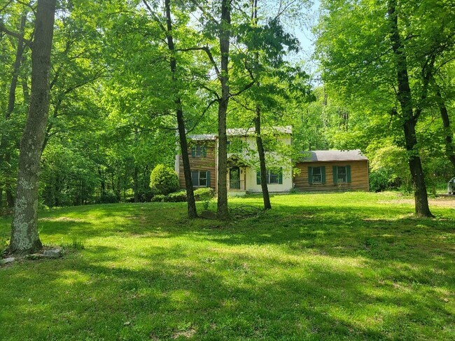 Building Photo - 585 Friendship Dr