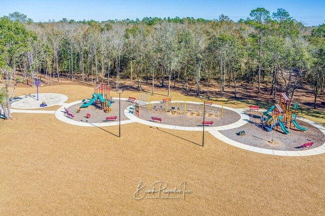 Building Photo - 5515 Peach Dr