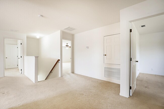 Building Photo - 617 SE Karrigan Terrace