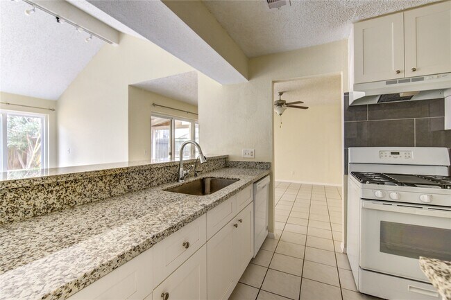 Building Photo - 2927 Great Lakes Ave