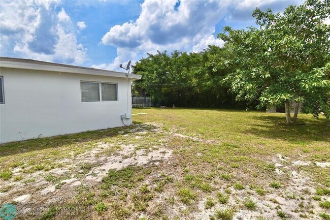 Building Photo - 5151 Garfield Rd