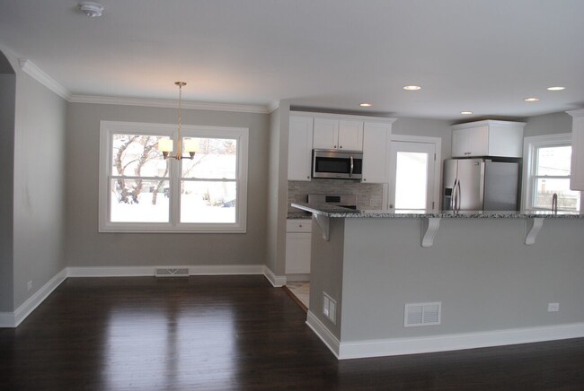 Building Photo - 39 Elmwood Dr
