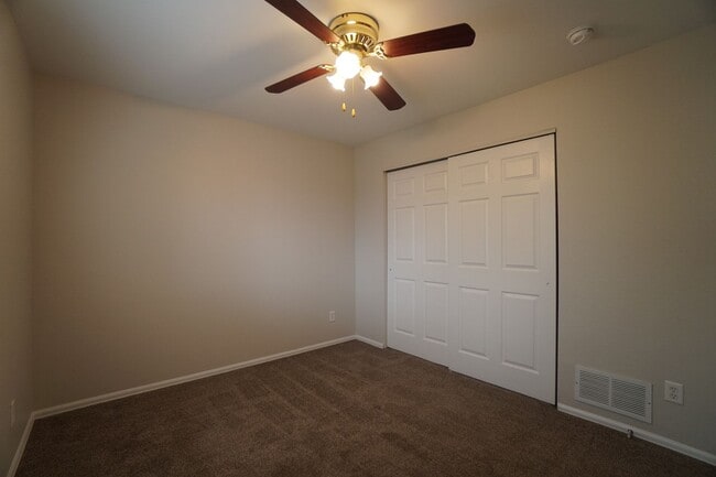 Building Photo - 472 Kitfield View