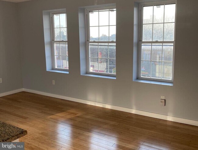 Building Photo - 503 S 52nd St