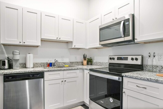 Building Photo - 209 9th St