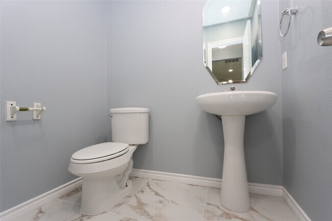 Building Photo - 9218 Mission Arbor Ln