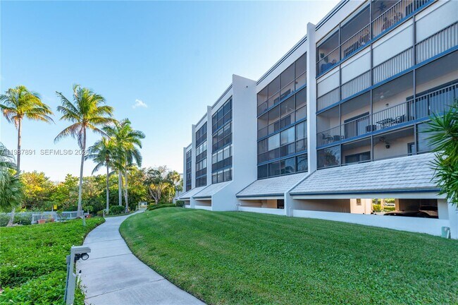 Building Photo - 545 SE 12th St