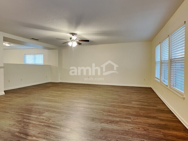 Building Photo - 2260 Brian Lakes Dr E